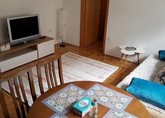 Old Town ,top Location, Brand New *