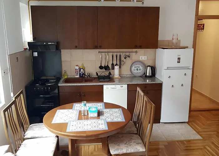 Old Town ,top Location, Brand New *